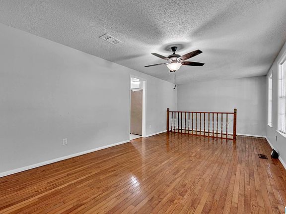 5th image of 7899 Robbins Cir