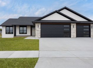 720 17th Ave SW, Mount Vernon, IA 52314