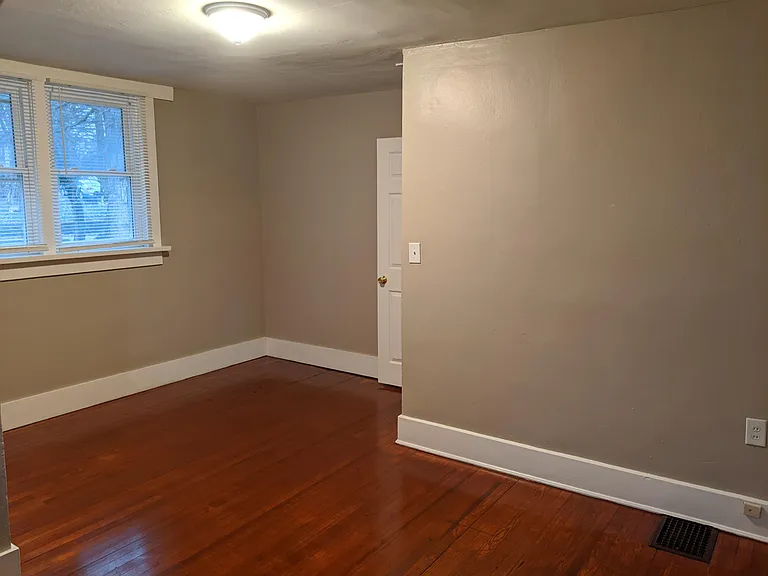 2443 S Dixie Dr — Photo 29