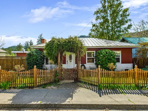942 Redway Dr, Redway, CA 95560