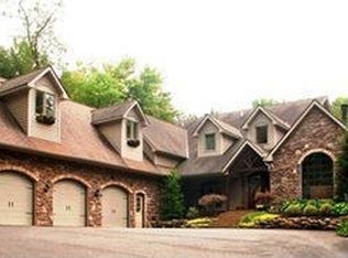 7900 Bainbridge Rd, Chagrin Falls, OH 44023