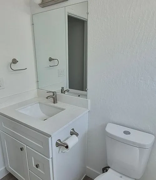 132 Hyannis Ct — Photo 7