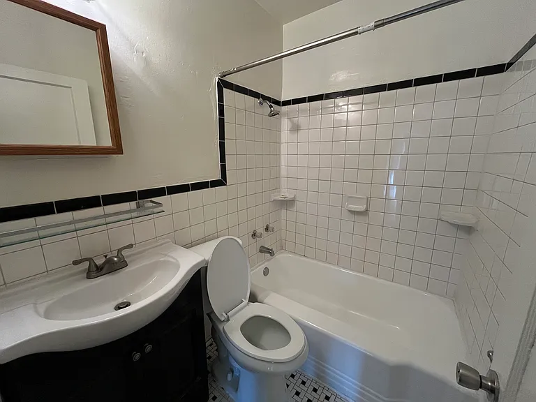 4910 Killam Ave — Photo 6