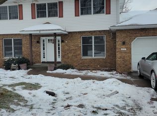 2737 W 35th St, Davenport, IA 52806