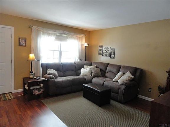 5th image of 2 Ivy Ln