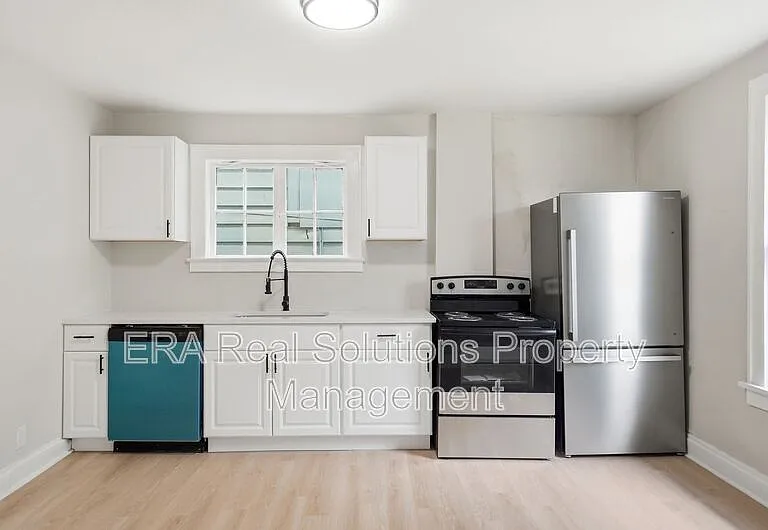 394 S Guilford Ave — Photo 11