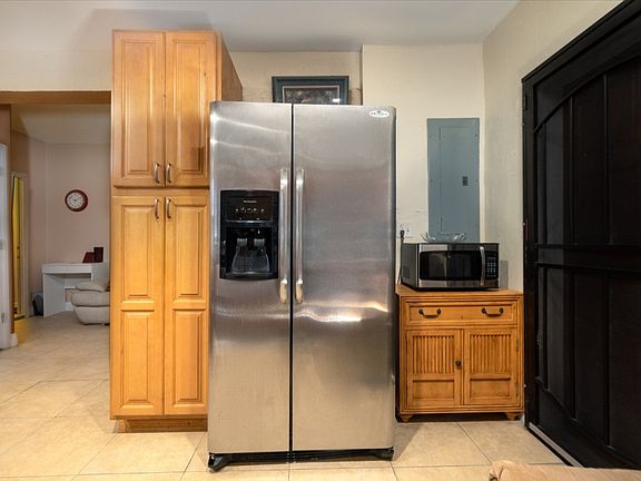 4th image of 16051 NE 5th Ave #3