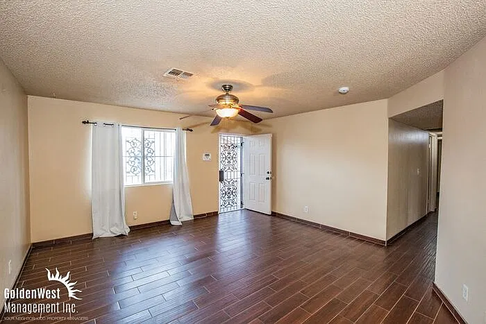 4 bed, 2.0 bath, 1200 sqft, $1,800 — Photo 2