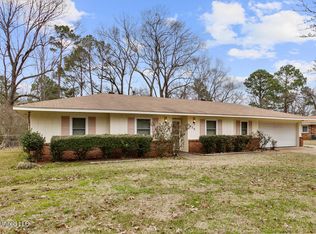 906 Dogwood Dr, Clinton, MS 39056