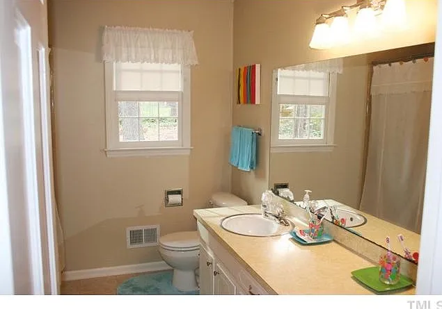 810 Churchill Dr — Photo 11
