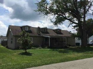 903 E 11th St, Rushville, IN 46173