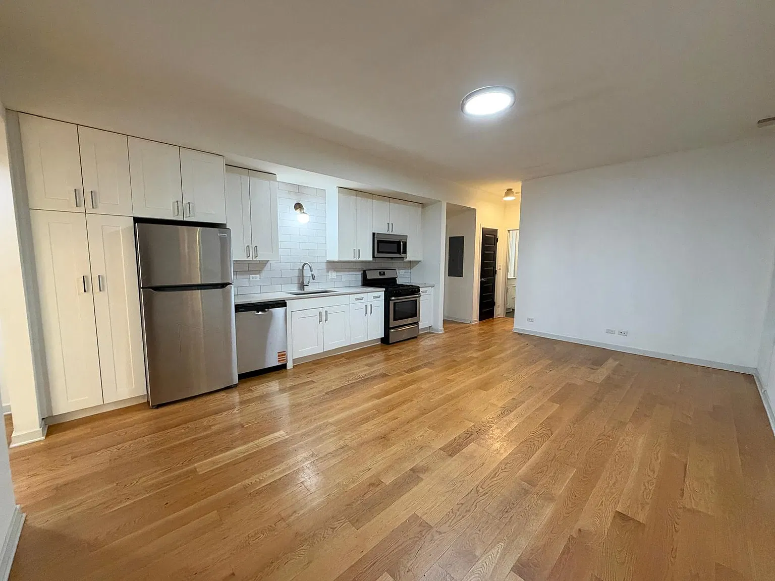2 bed, 600 sqft, $1,900 — Photo 4