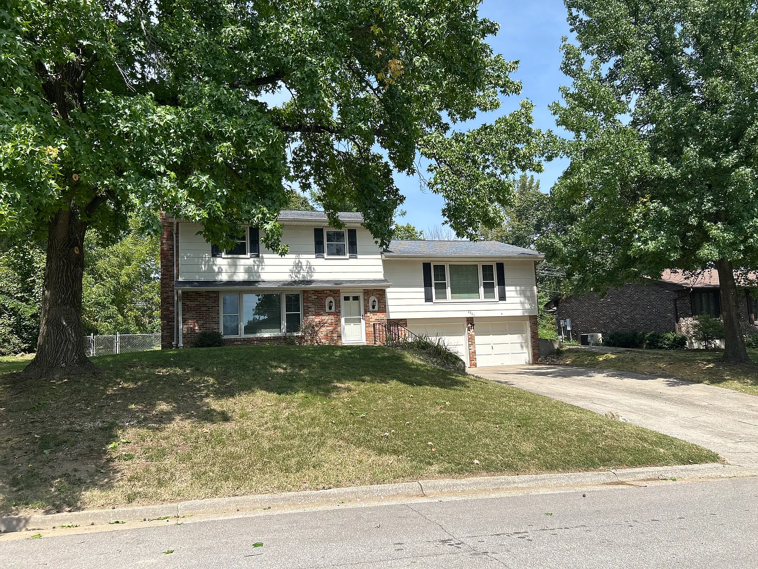 4 bed, 2.5 bath, 2180 sqft, $2,100 — Photo 1