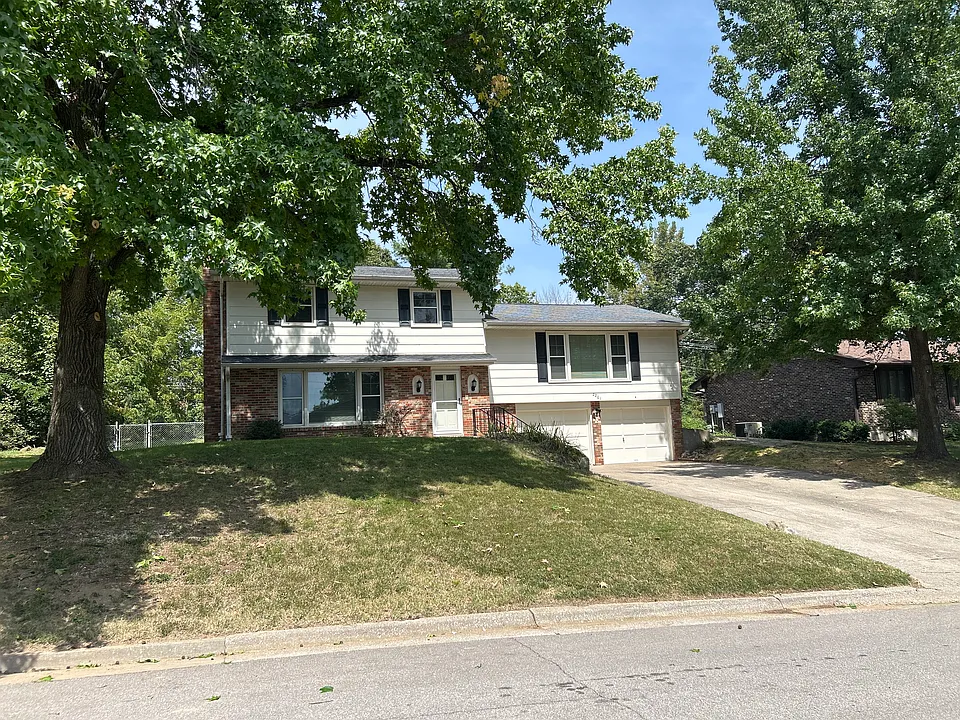 2201 Fairmont