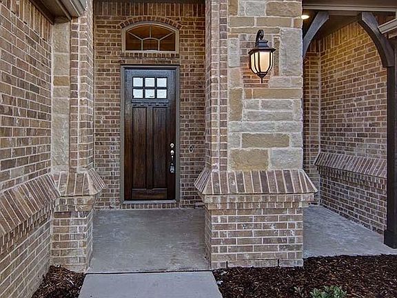 3rd image of 921 Saint Peter Ln