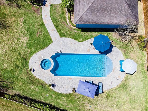 5th image of 2601 Sarasota Dr