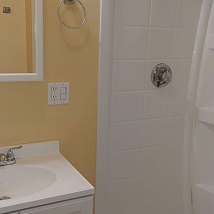 1 Bed Rm 1st Fl Bath Rm