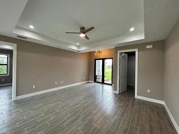 4th image of 4827 Everglades Blvd N
