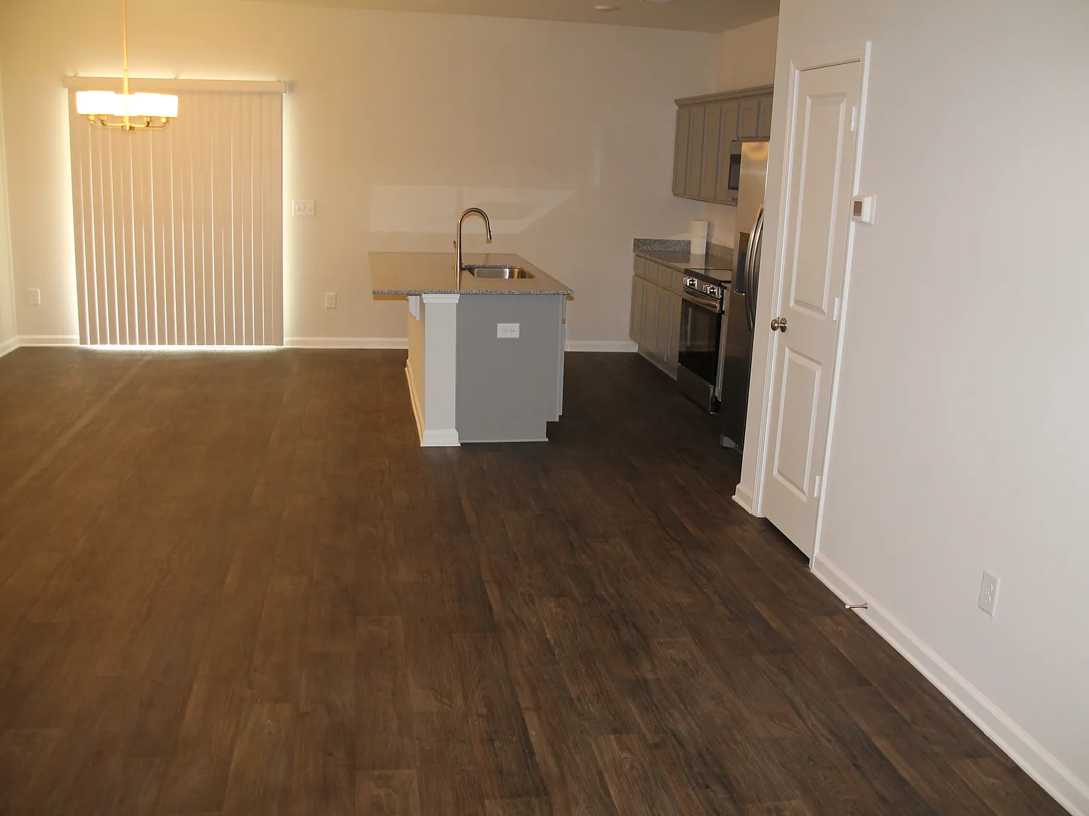 121 Foundation Way — Photo 2