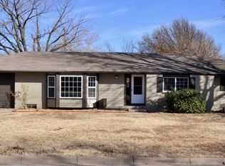 6101 E Edinburg St, Wichita, KS 67220