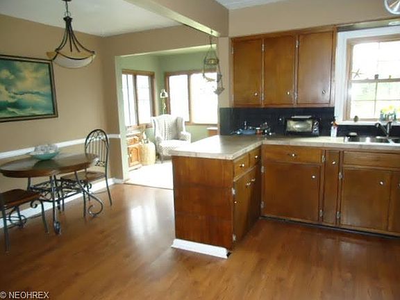 4th image of 2857 Highland Ave