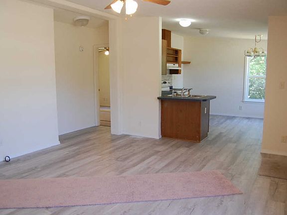 5th image of 134 King St