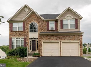 1160 Cranberry Ln W, York, PA 17402