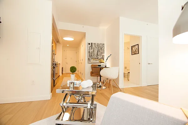 Rented by The Durst Organization | media 28