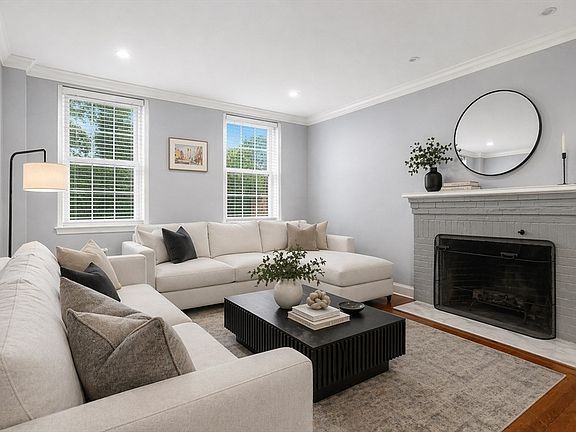 2nd image of 39 Commonwealth Ave APT 11