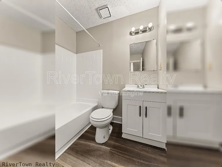 4585 Berrypick Ln S — Photo 3
