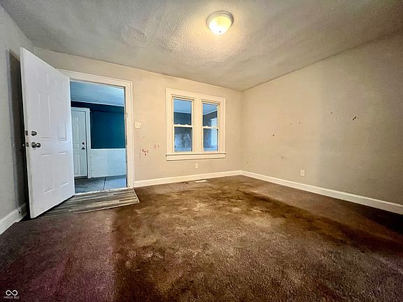4th image of 1539 Wade St