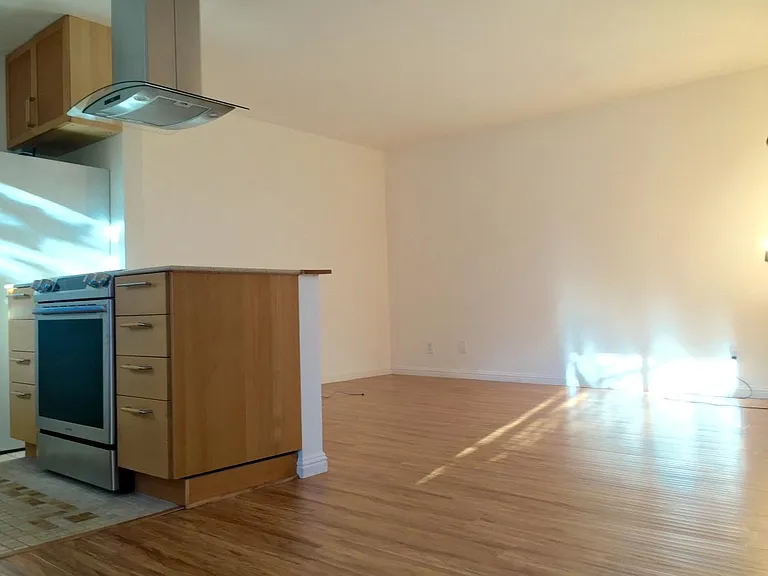964 Larrabee St #205 — Photo 4