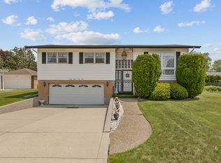 9363 Clancy Dr, Des Plaines, IL