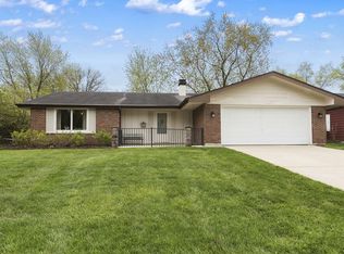 21W635 Huntington Rd, Glen Ellyn, IL 60137