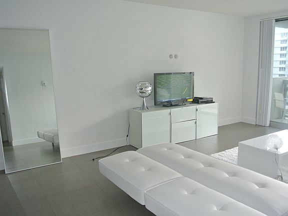 Living room: view 2