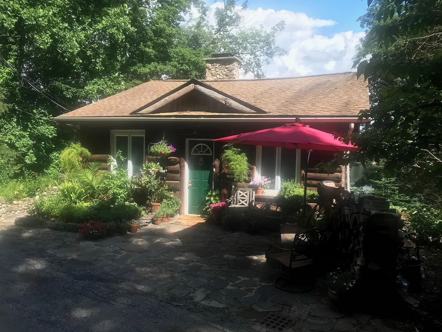 299 Lake Dr — Photo 2