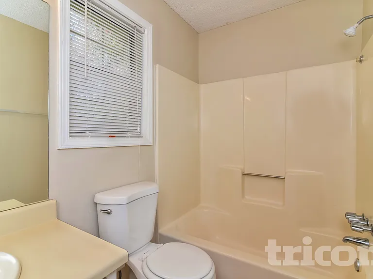 230 Parkway Ct — Photo 13