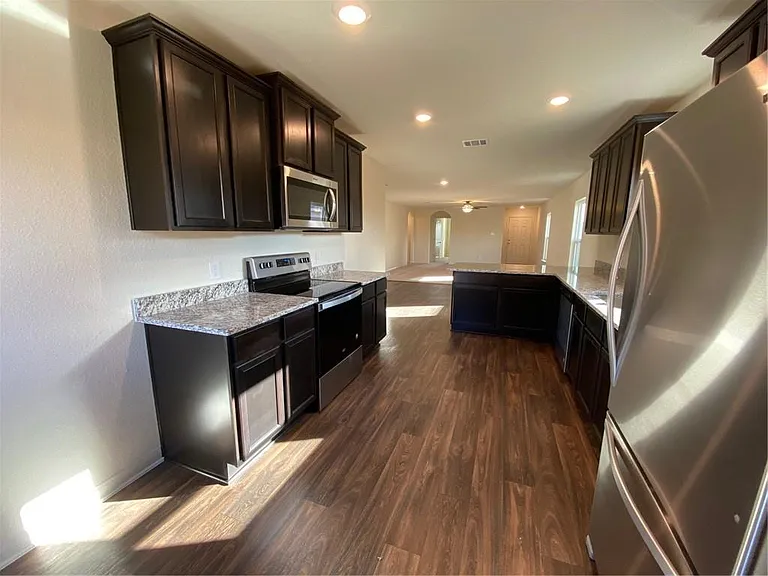 401 Hyacinth Way — Photo 13