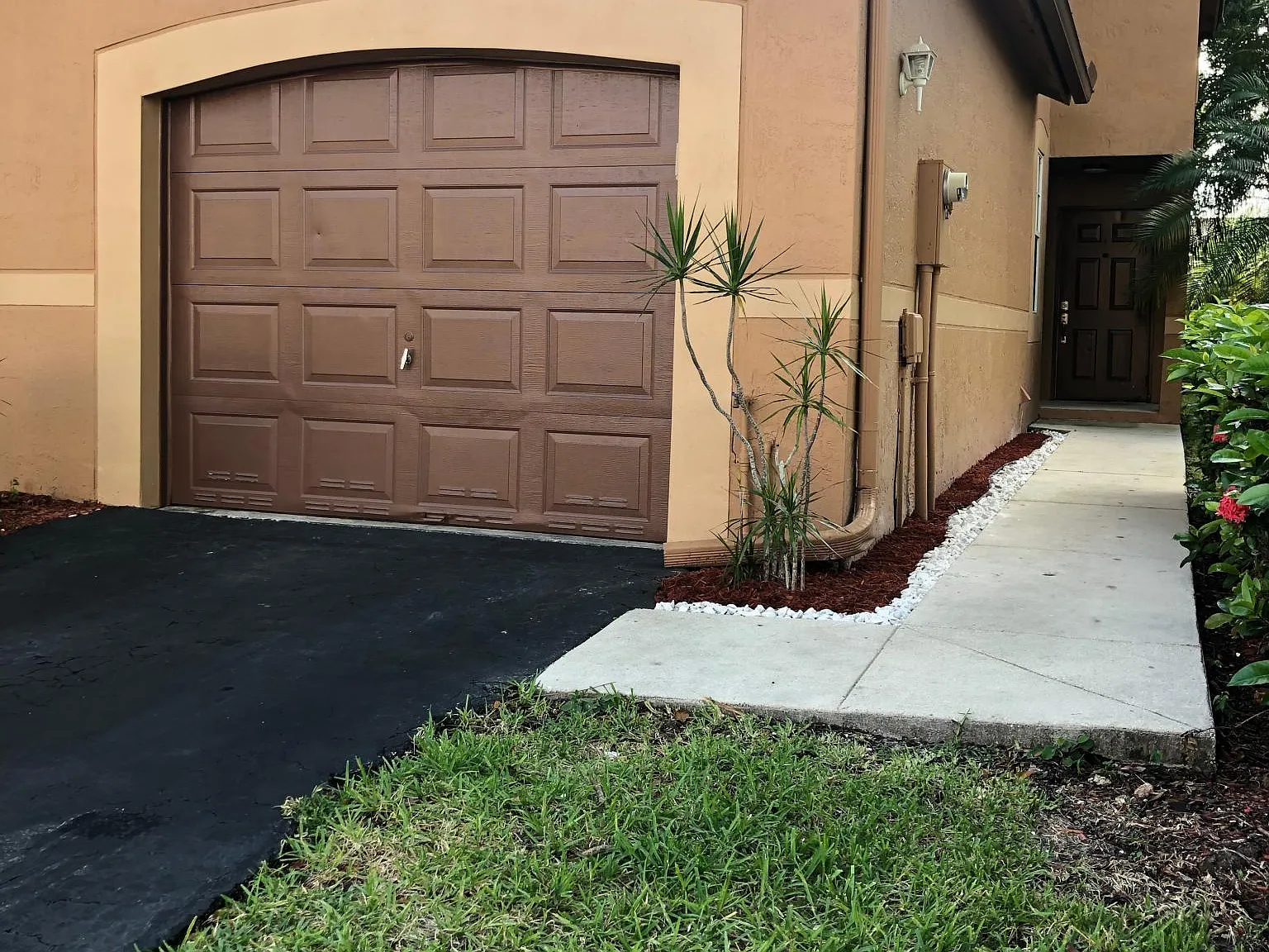 1449 Veracruz Ln — Photo 1