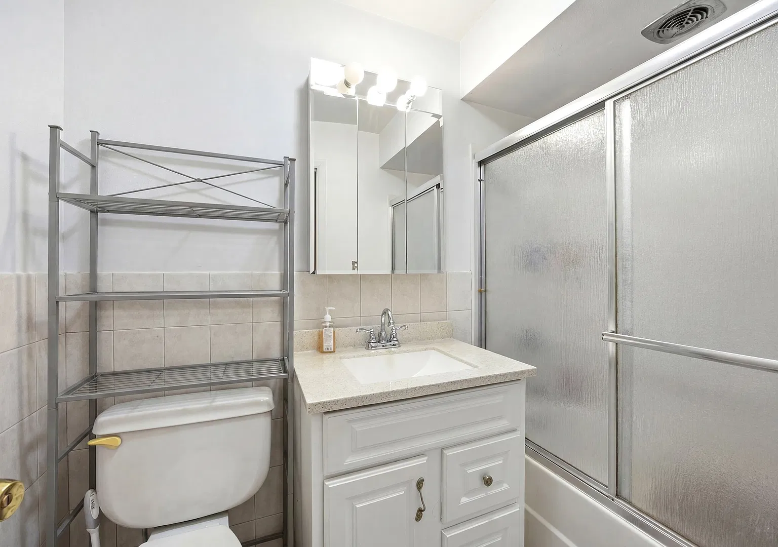 1105 Holiday Ln — Photo 3