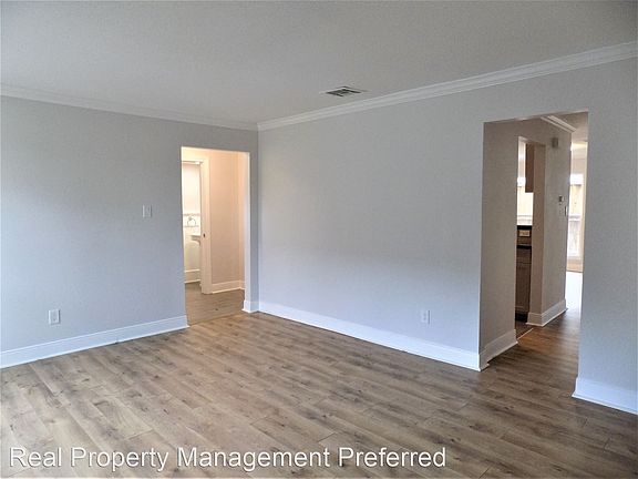 4th image of 711 Worthshire St