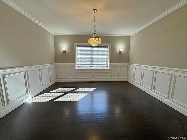 1019 Grove St — Photo 3