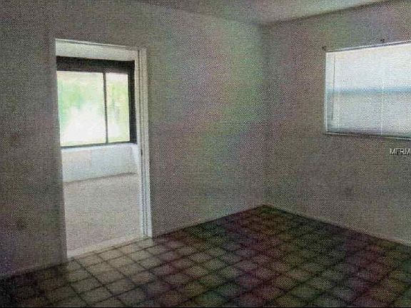 4th image of 216 Earl St