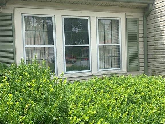 3rd image of 312 Park End Dr