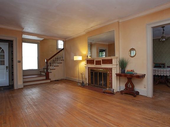 4th image of 714 John St