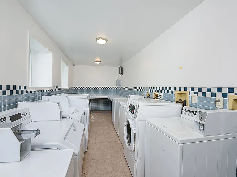 Abbottsford Apartments — Photo 56
