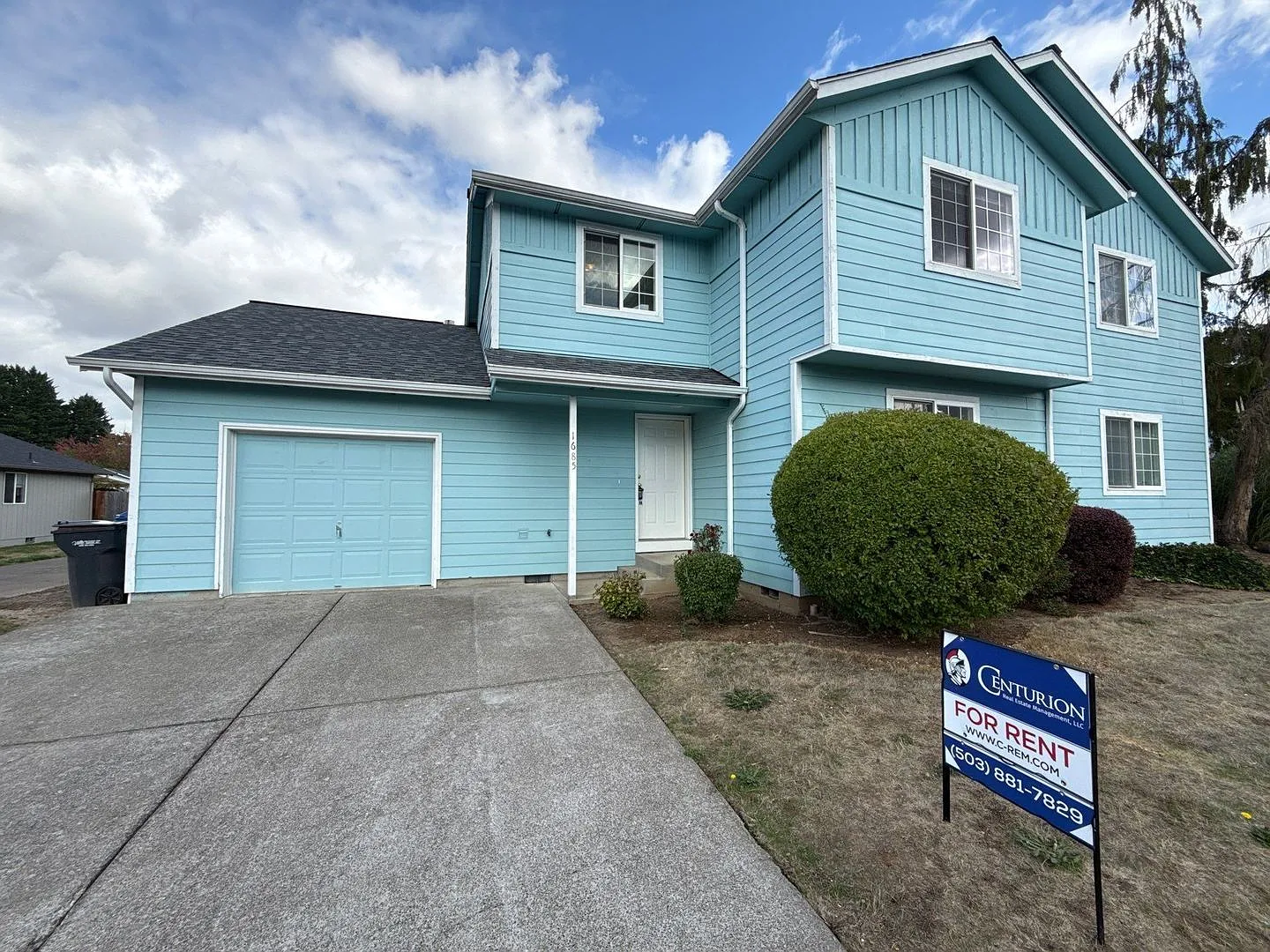 3 bed, 2.0 bath, 1400 sqft, $2,145 — Photo 2