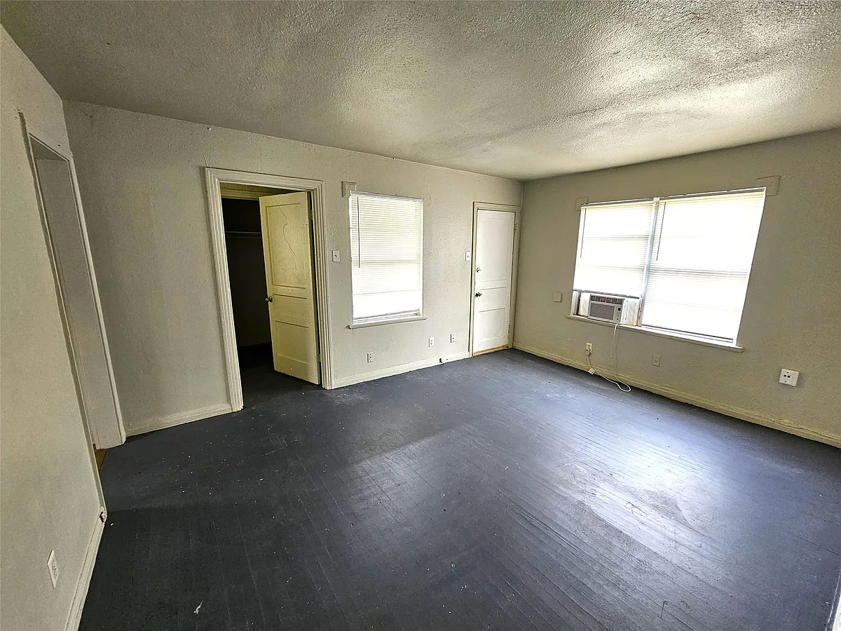 Building Photo - 1135 5th Ave N