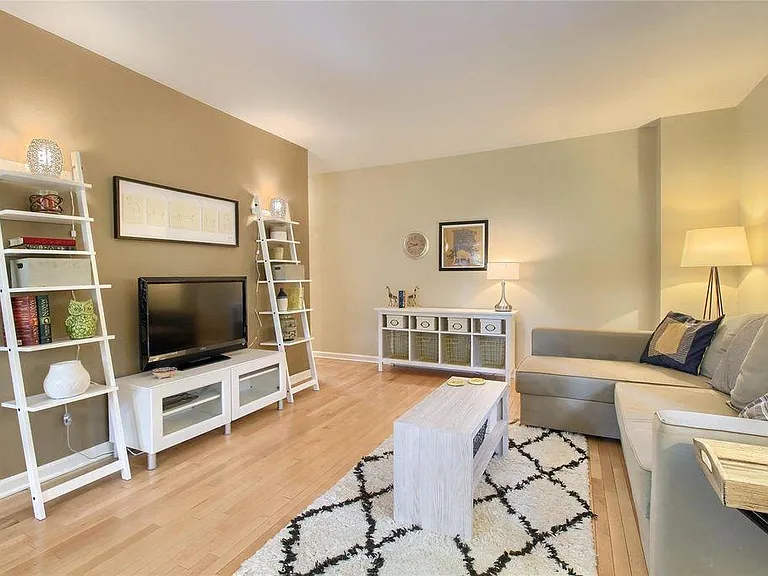 1123 N Sherman St — Photo 3