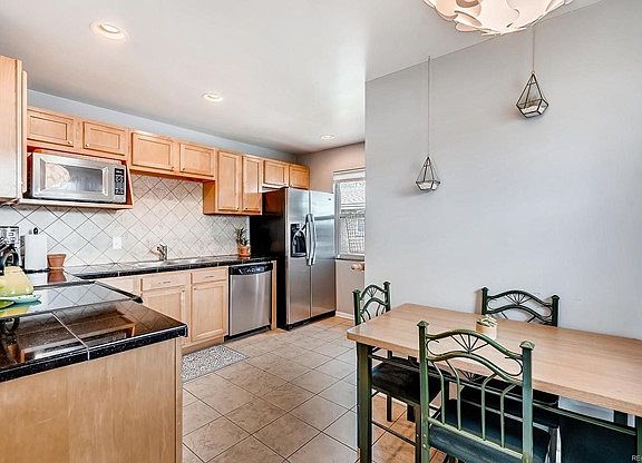 4th image of 2471 S Corona St